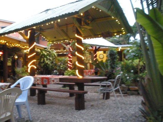 Tumunu Tropical Garden Bar & Restaurant